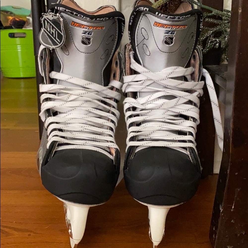 CCM Vector 130 ZG Hockey Skates - Picture 6 of 7